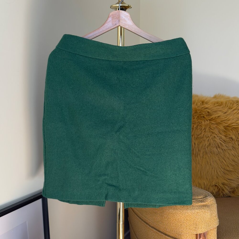 NWT | Banana Republic | Wool Blend Green Mini Skirt With Gold Zipper| US 6